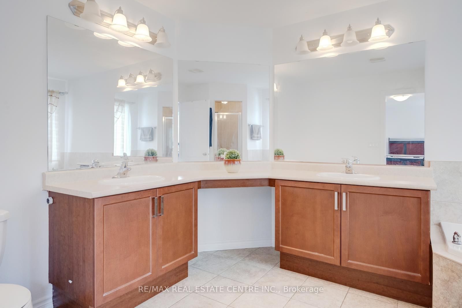 Detached House for sale at 19 Mediterranean Crescent, Brampton, Ontario, N9V 3X6 - Bram West - MLS: W12982008