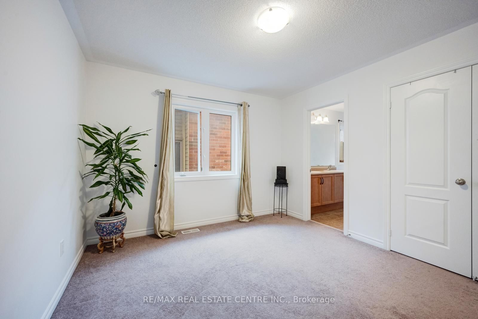 Detached House for sale at 19 Mediterranean Crescent, Brampton, Ontario, N9V 3X6 - Bram West - MLS: W12982008