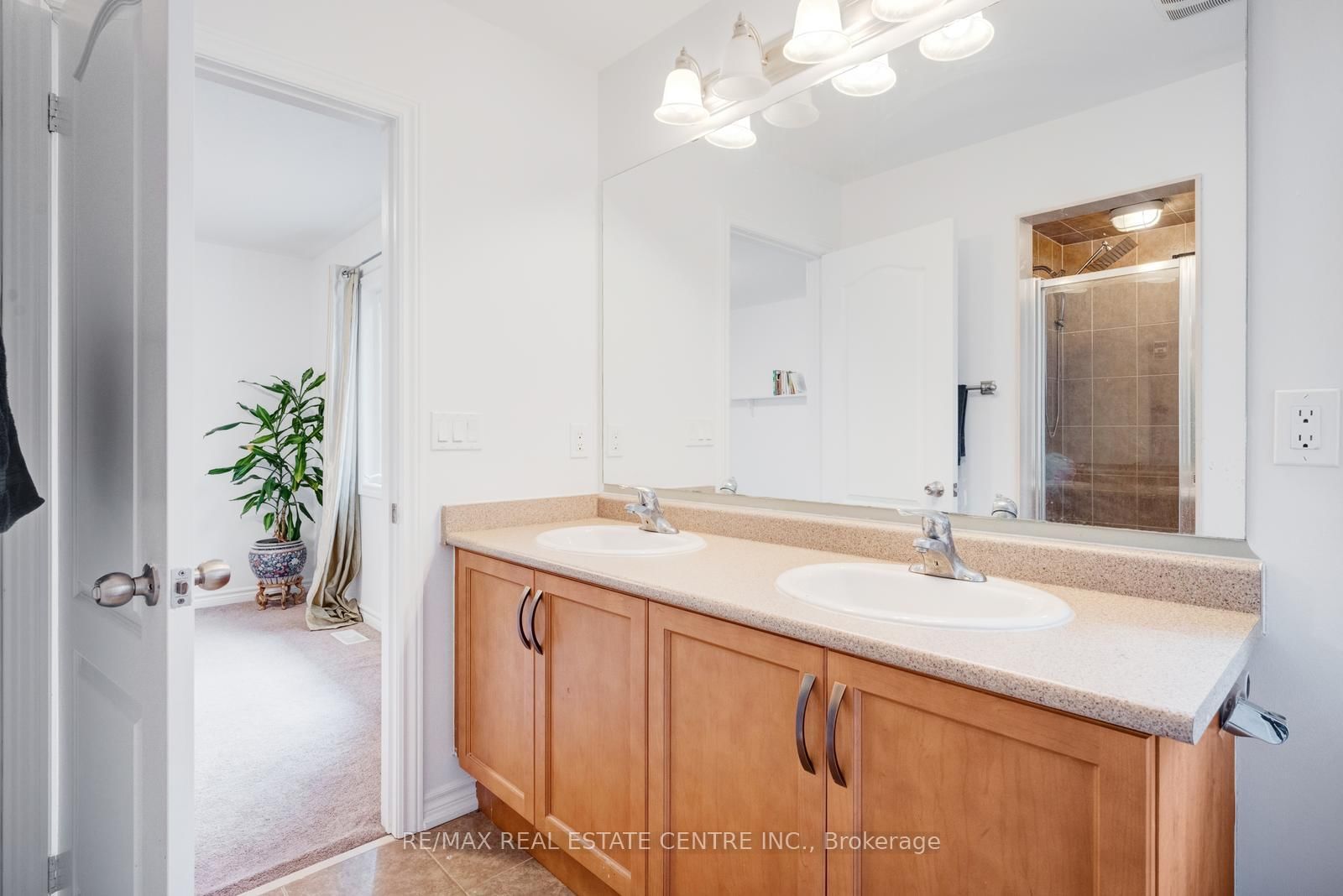 Detached House for sale at 19 Mediterranean Crescent, Brampton, Ontario, N9V 3X6 - Bram West - MLS: W12982008