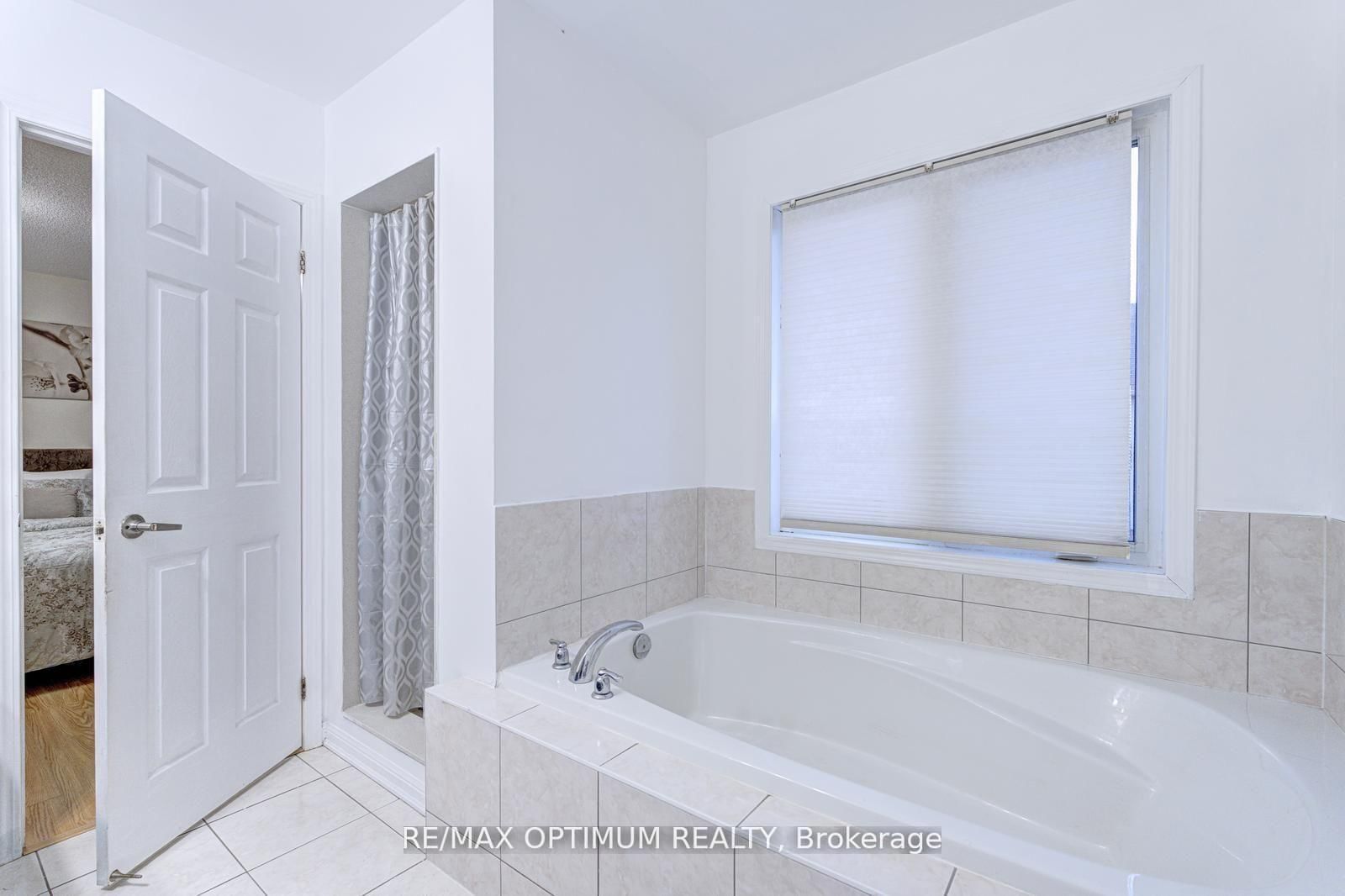 Detached House for sale at 233 Lockwood Road, Brampton, Ontario, L6Y 4Y1 - Fletcher's West - MLS: W12982124