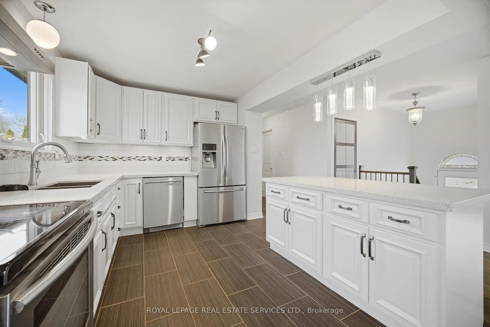 Detached House for sale at 142 Osborne Crescent, Oakville, Ontario, L6M 1G1 - College Park - MLS: W12982136