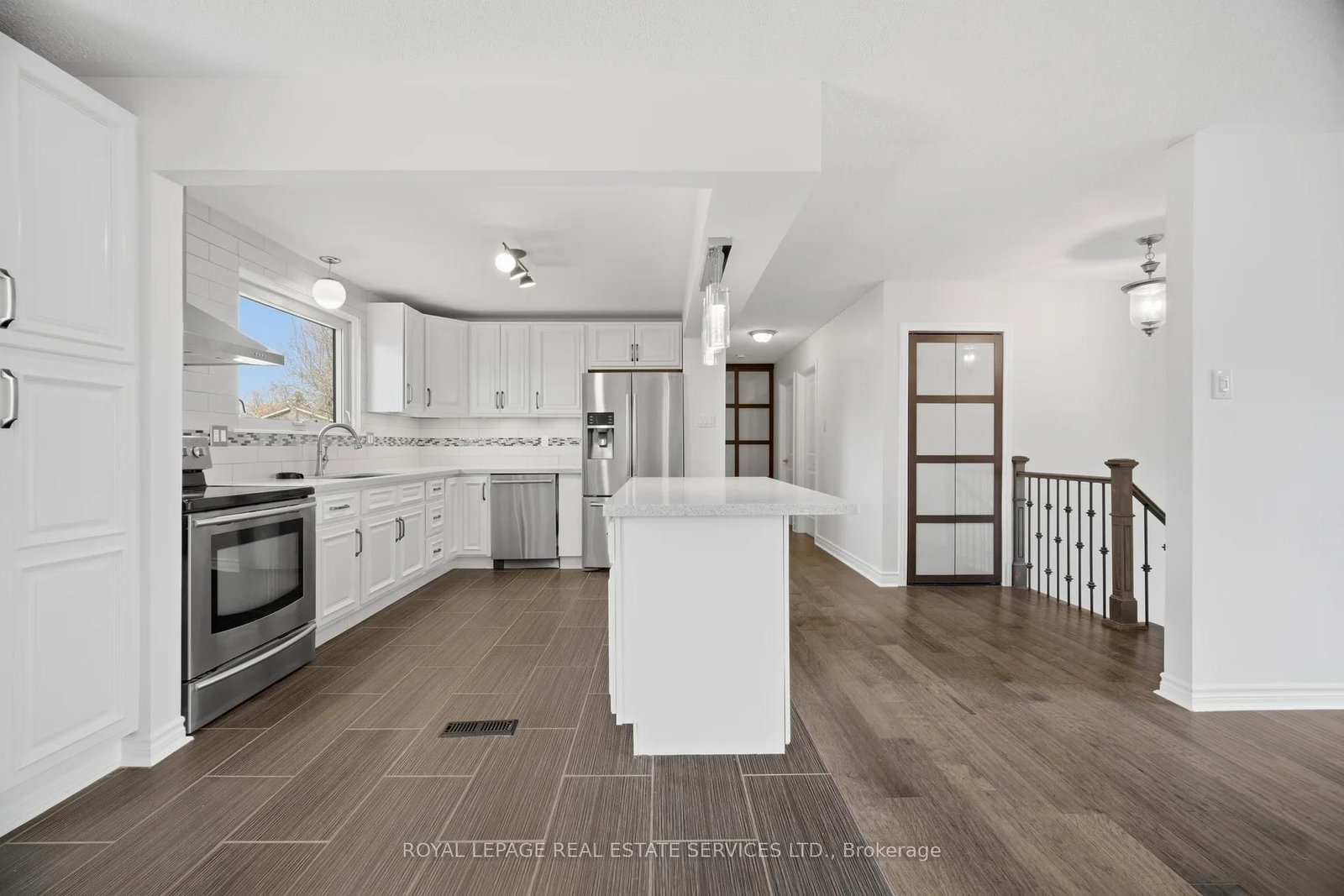 Detached House for sale at 142 Osborne Crescent, Oakville, Ontario, L6M 1G1 - College Park - MLS: W12982136