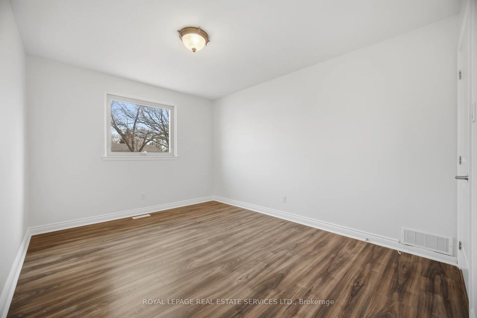 Detached House for sale at 142 Osborne Crescent, Oakville, Ontario, L6M 1G1 - College Park - MLS: W12982136