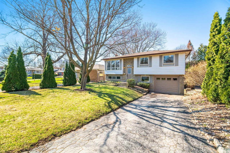 142 Osborne Cres, Oakville, L6M 1G1 | Image 2
