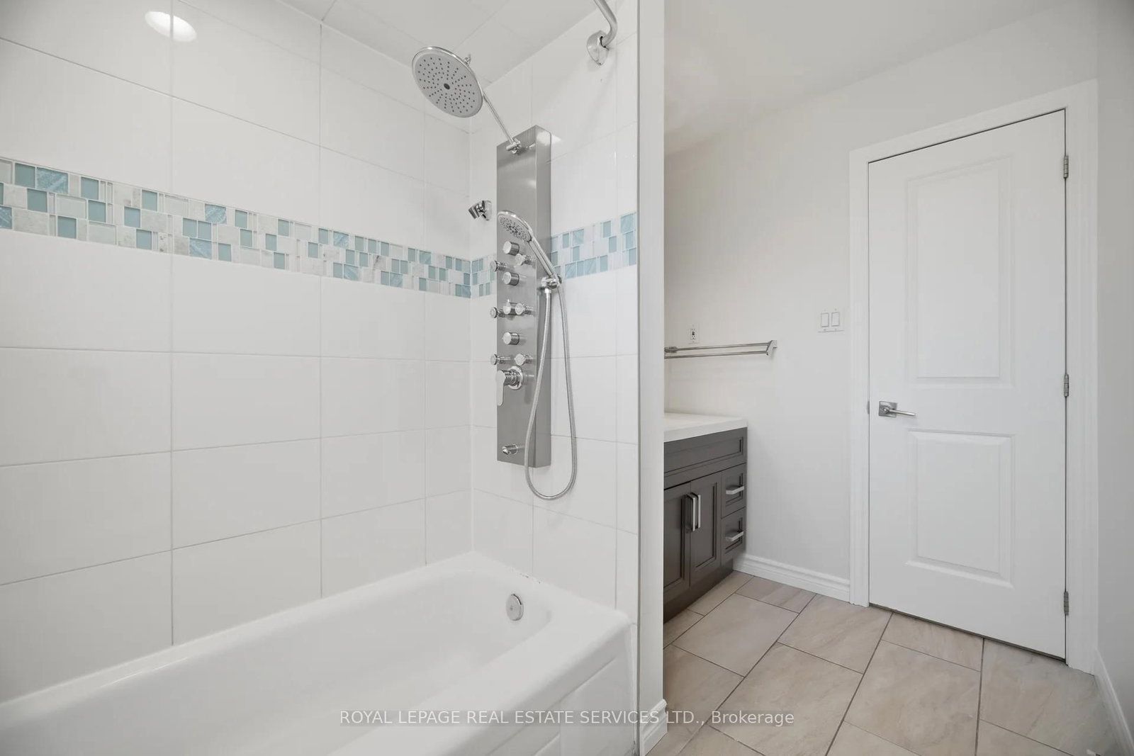 Detached House for sale at 142 Osborne Crescent, Oakville, Ontario, L6M 1G1 - College Park - MLS: W12982136