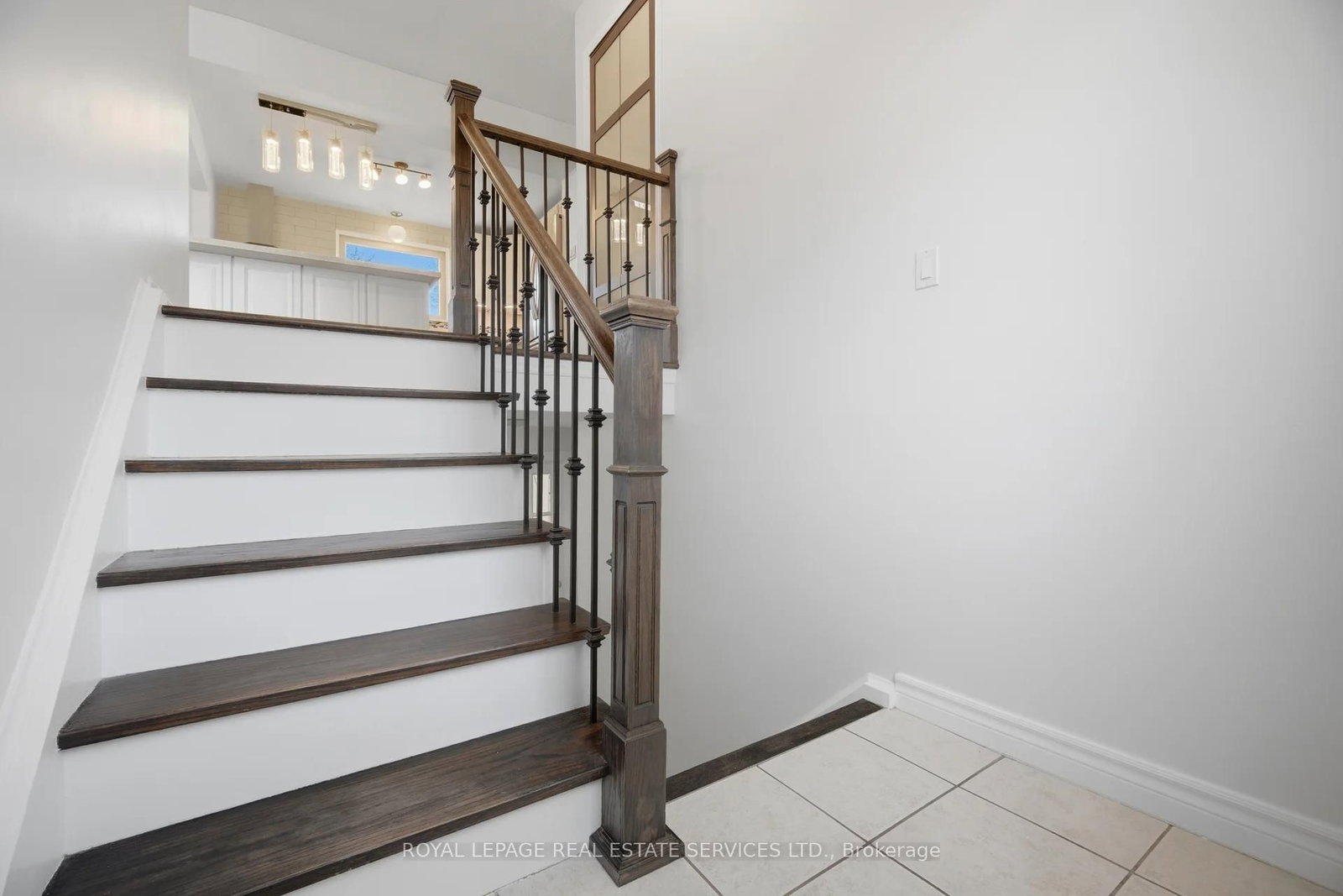 Detached House for sale at 142 Osborne Crescent, Oakville, Ontario, L6M 1G1 - College Park - MLS: W12982136