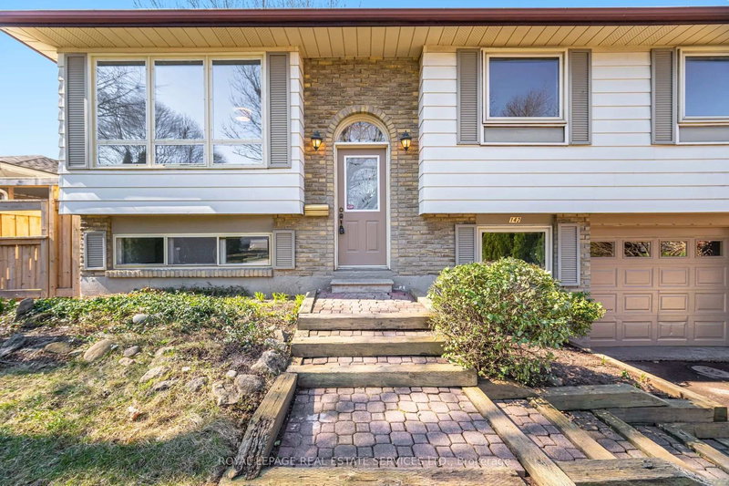 142 Osborne Cres, Oakville, L6M 1G1 | Image 3