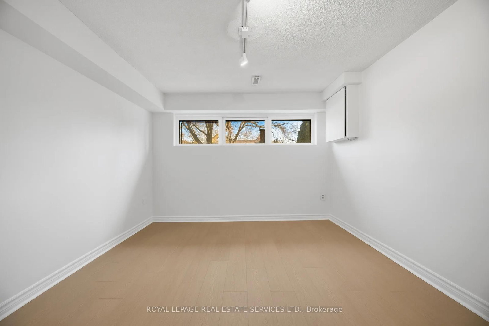 Detached House for sale at 142 Osborne Crescent, Oakville, Ontario, L6M 1G1 - College Park - MLS: W12982136