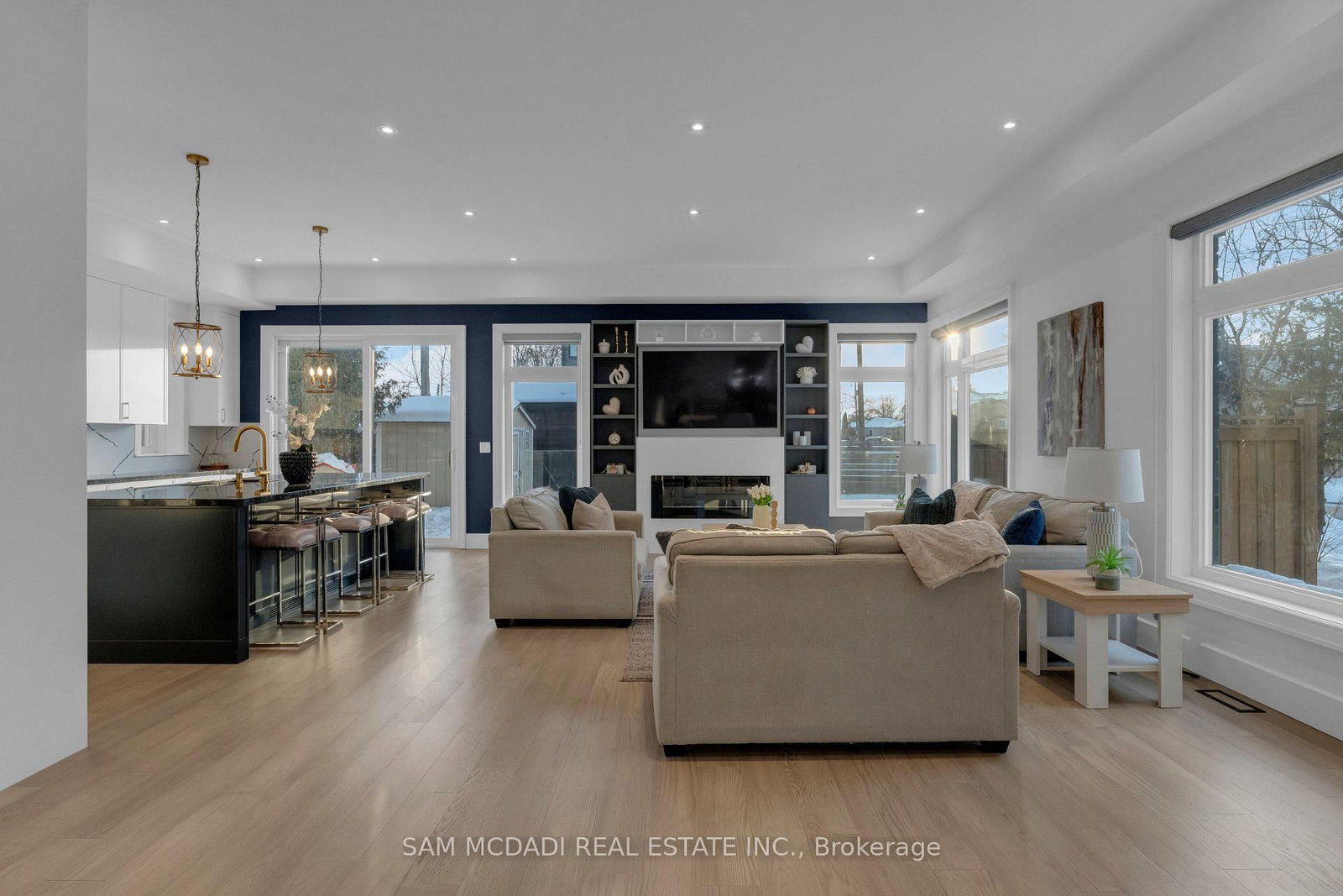 1050 Edgeleigh Avenue - Photo 2