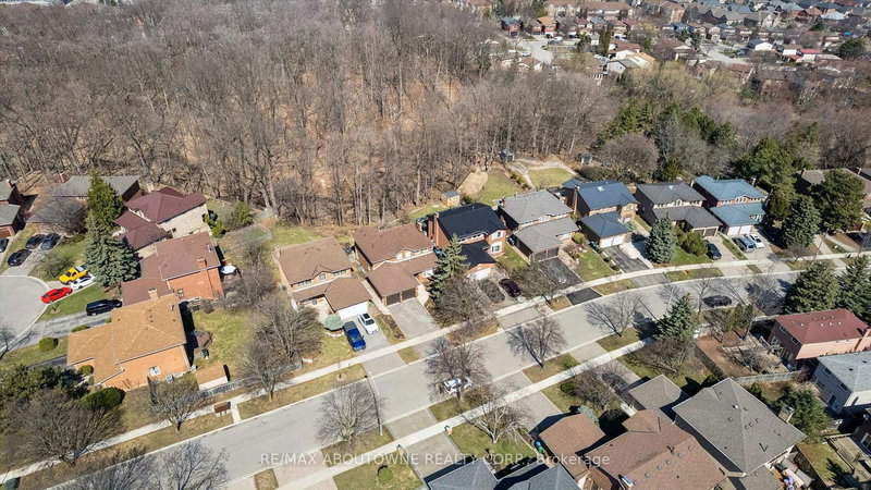 2421 Hargood Pl, Mississauga, L5M 3G6 | Image 3