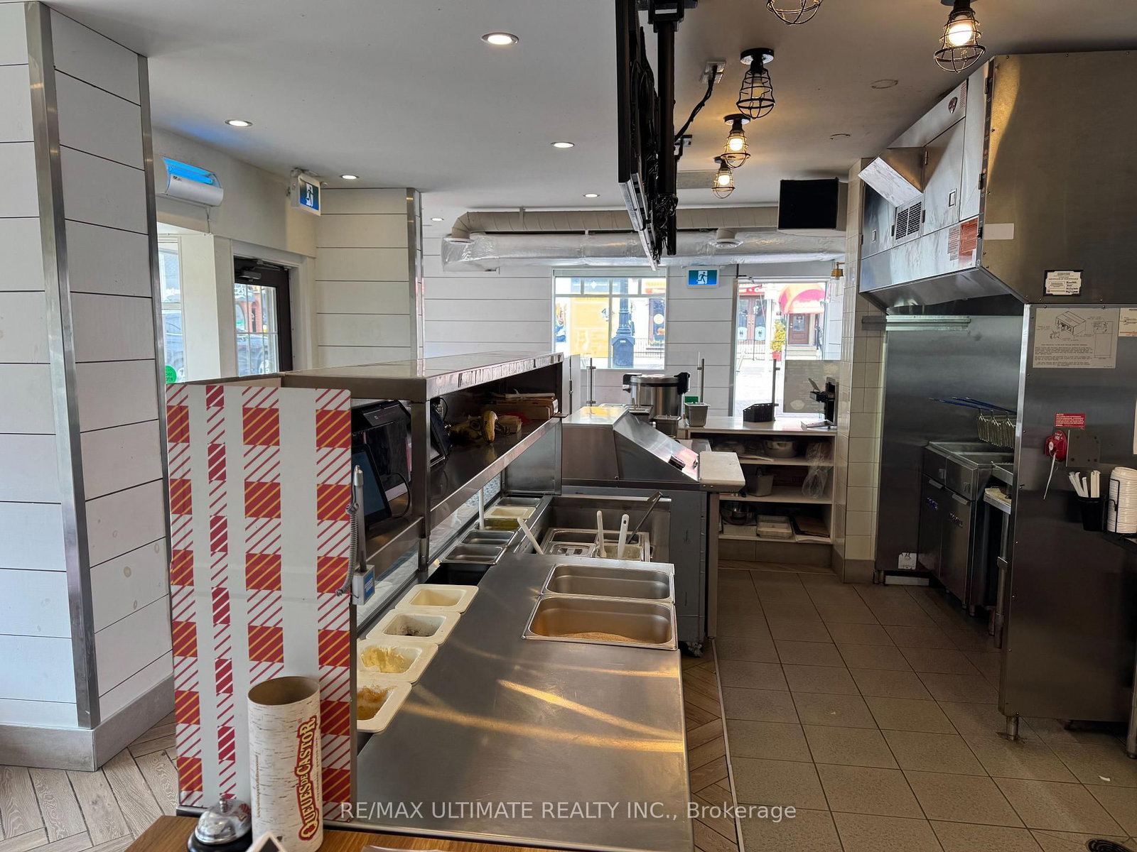 213 Queen Street S - Photo 8