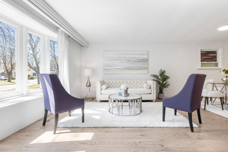 467 Anthony Dr, Oakville, L6J 2K6 | Image 3