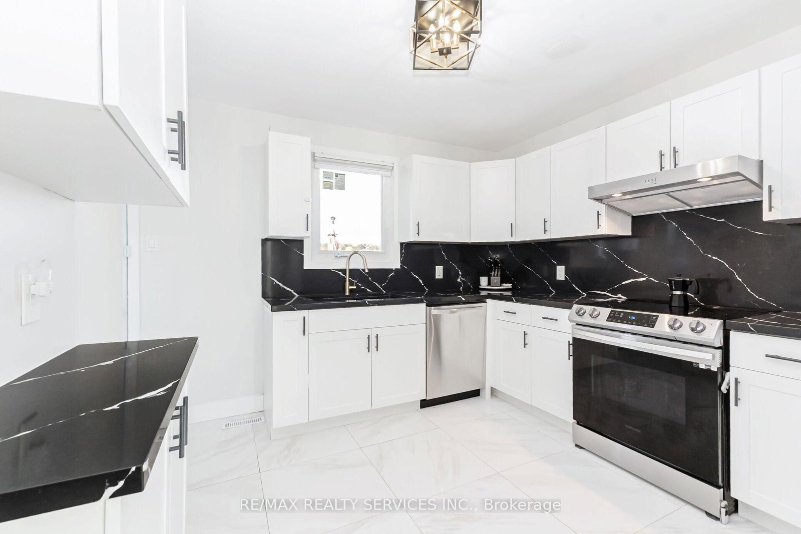 Detached House for sale at 31 Huntingwood Crescent, Brampton, Ontario, L6S 1S5 - Central Park - MLS: W12982548