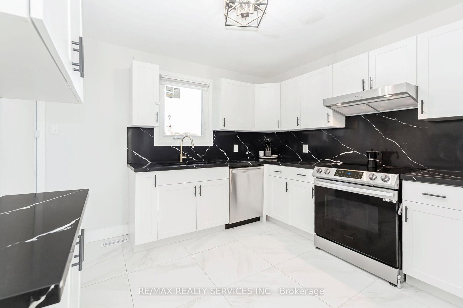 Detached House for sale at 31 Huntingwood Crescent, Brampton, Ontario, L6S 1S5 - Central Park - MLS: W12982548