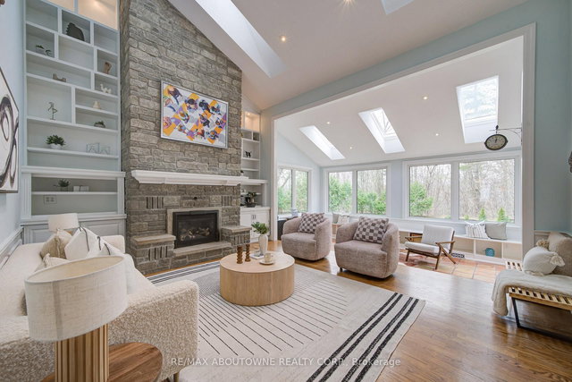 1328 King Henry Court