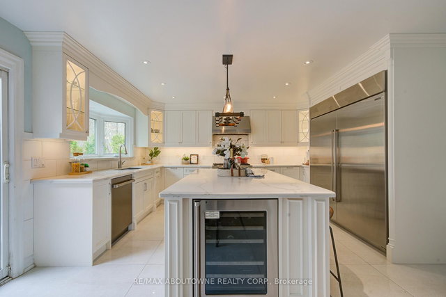 1328 King Henry Court