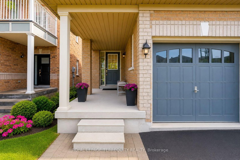 3926 Candlelight Dr, Mississauga, L5M 8B3 | Image 3