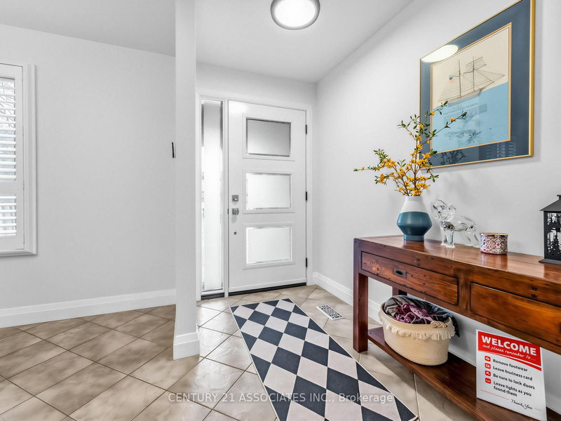 4049 Teakwood Dr, Mississauga, L5C 3L2 | Image 3