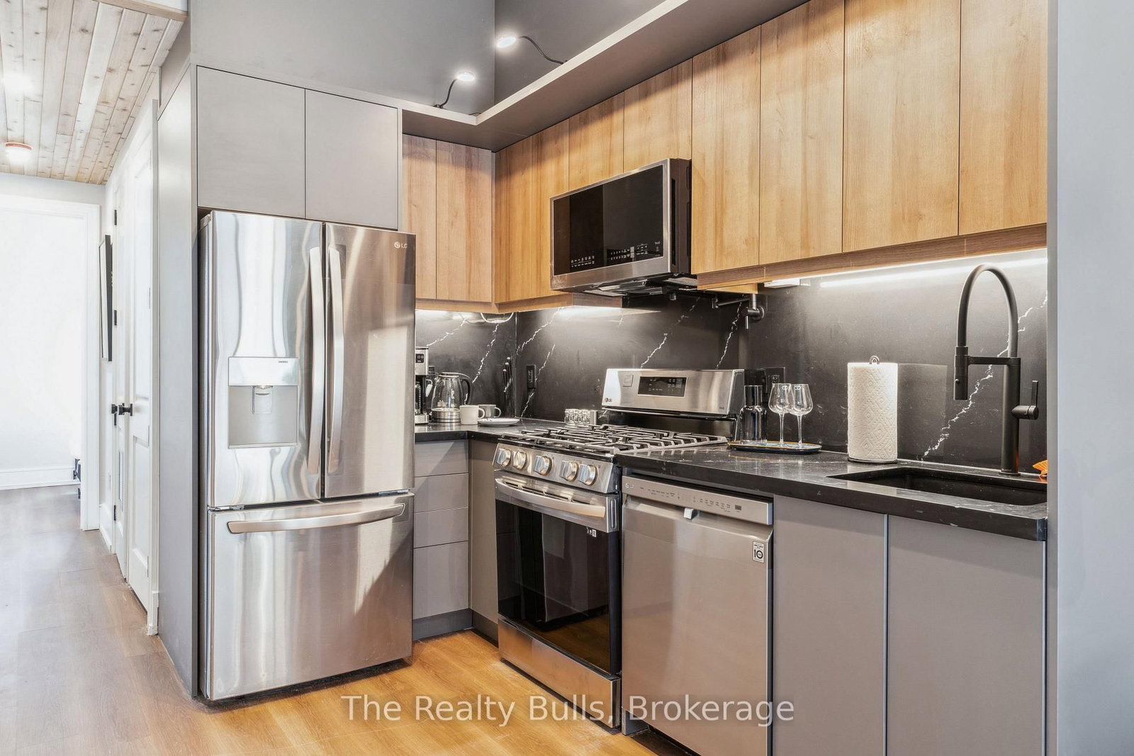 1320 Queen Street W - Photo 10