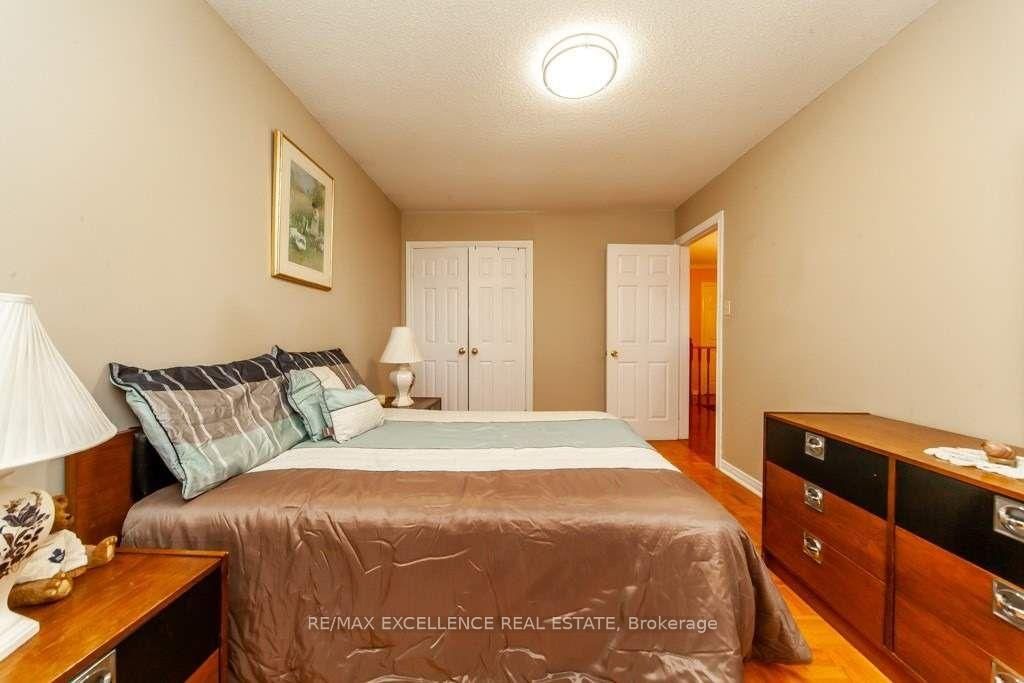 Detached House for sale at 30 Ballycastle Crescent, Brampton, Ontario, L6Z 2T6 - Heart Lake West - MLS: W12982874