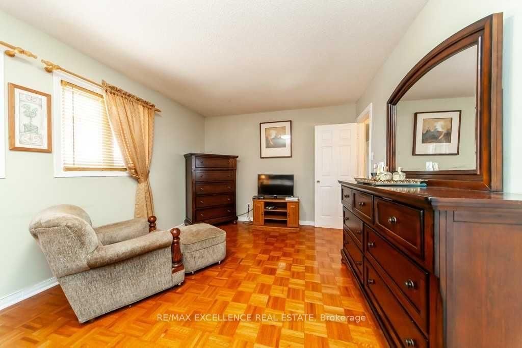 Detached House for sale at 30 Ballycastle Crescent, Brampton, Ontario, L6Z 2T6 - Heart Lake West - MLS: W12982874