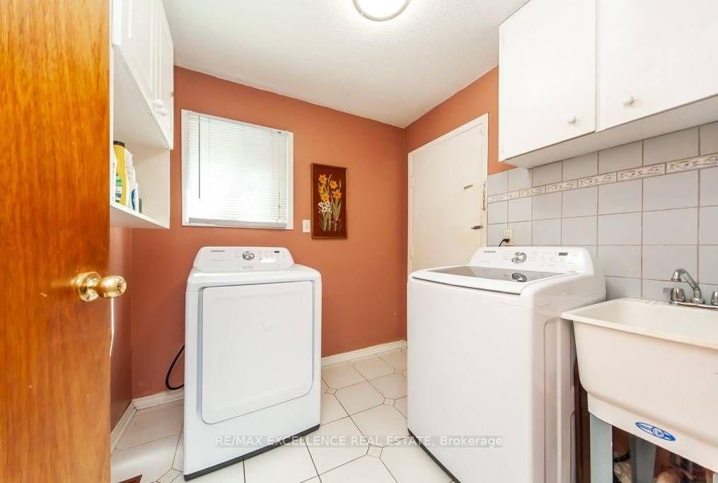 Detached House for sale at 30 Ballycastle Crescent, Brampton, Ontario, L6Z 2T6 - Heart Lake West - MLS: W12982874