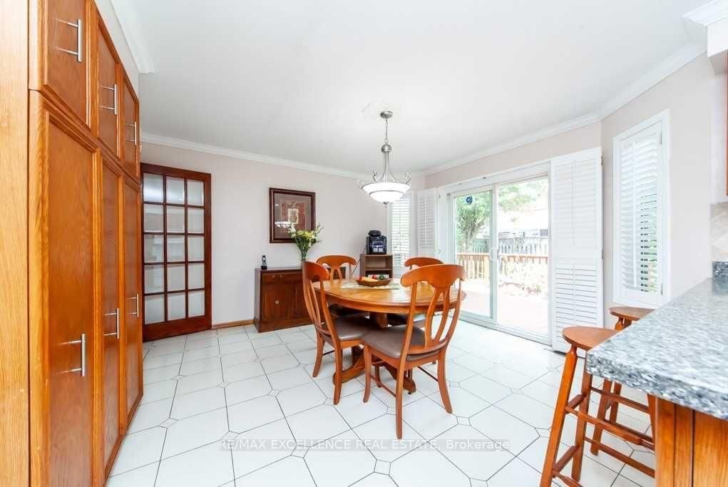 Detached House for sale at 30 Ballycastle Crescent, Brampton, Ontario, L6Z 2T6 - Heart Lake West - MLS: W12982874