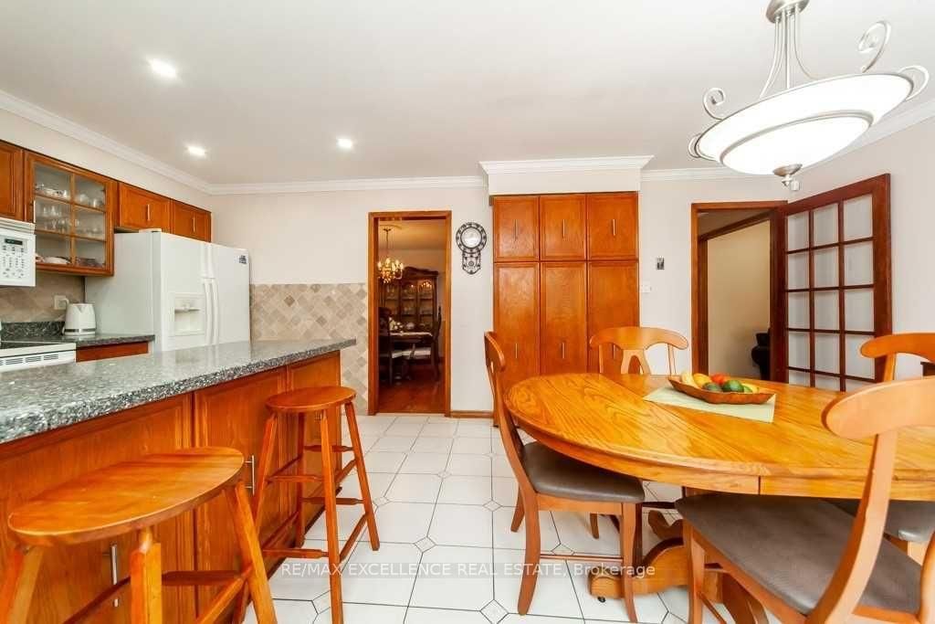 Detached House for sale at 30 Ballycastle Crescent, Brampton, Ontario, L6Z 2T6 - Heart Lake West - MLS: W12982874