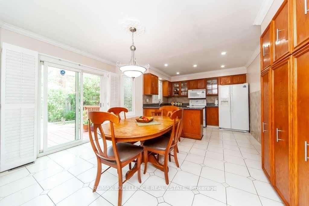 Detached House for sale at 30 Ballycastle Crescent, Brampton, Ontario, L6Z 2T6 - Heart Lake West - MLS: W12982874