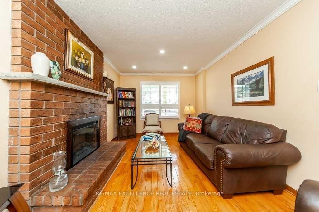 Detached House for sale at 30 Ballycastle Crescent, Brampton, Ontario, L6Z 2T6 - Heart Lake West - MLS: W12982874