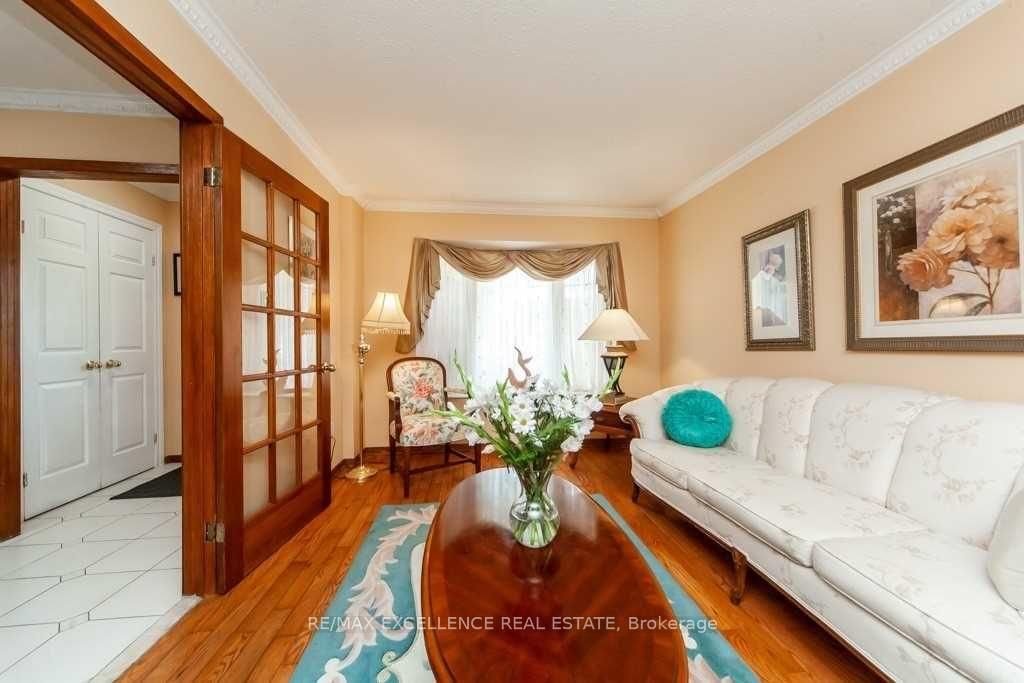 Detached House for sale at 30 Ballycastle Crescent, Brampton, Ontario, L6Z 2T6 - Heart Lake West - MLS: W12982874