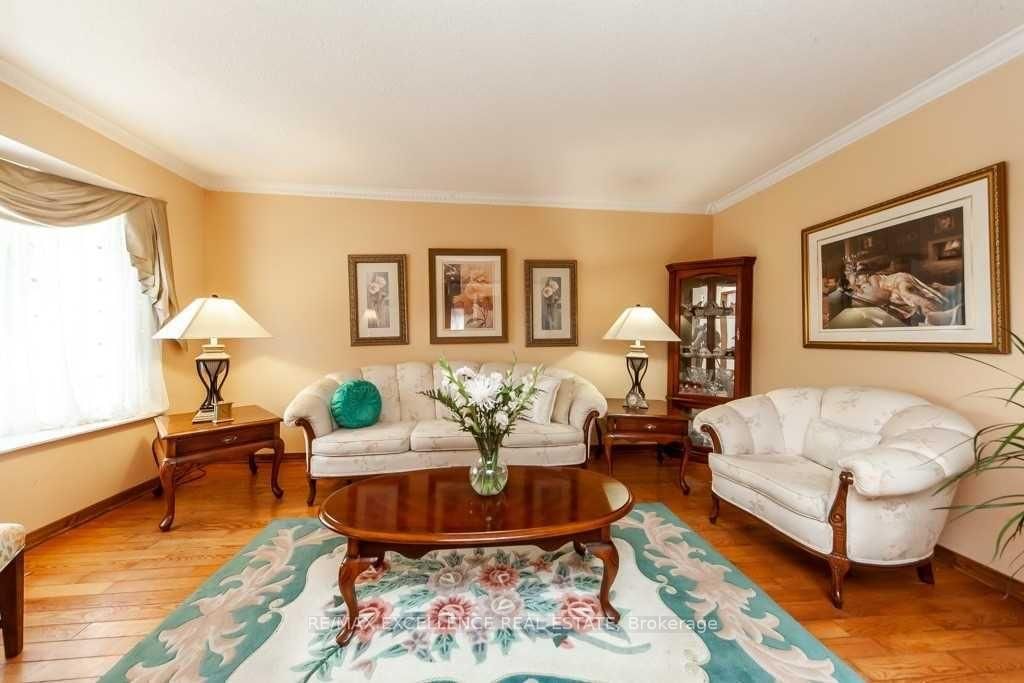 Detached House for sale at 30 Ballycastle Crescent, Brampton, Ontario, L6Z 2T6 - Heart Lake West - MLS: W12982874