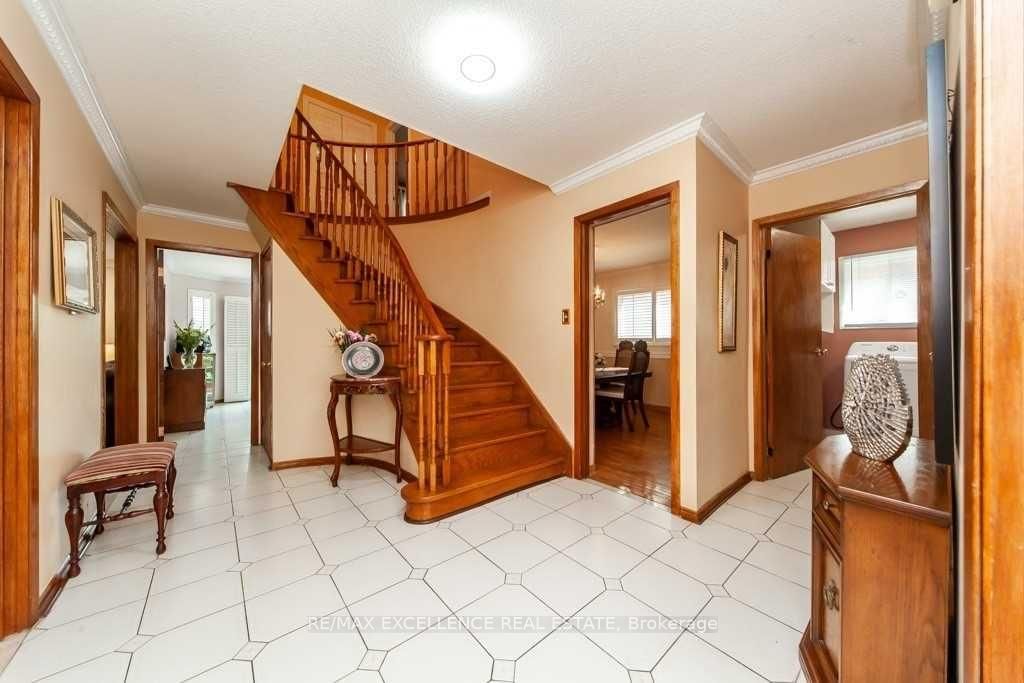 Detached House for sale at 30 Ballycastle Crescent, Brampton, Ontario, L6Z 2T6 - Heart Lake West - MLS: W12982874