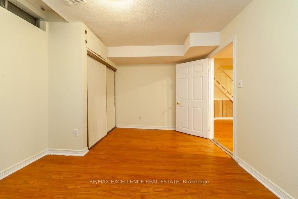 Detached House for sale at 30 Ballycastle Crescent, Brampton, Ontario, L6Z 2T6 - Heart Lake West - MLS: W12982874