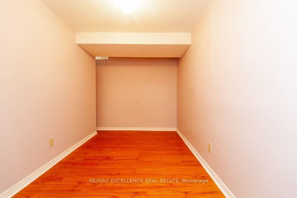 Detached House for sale at 30 Ballycastle Crescent, Brampton, Ontario, L6Z 2T6 - Heart Lake West - MLS: W12982874