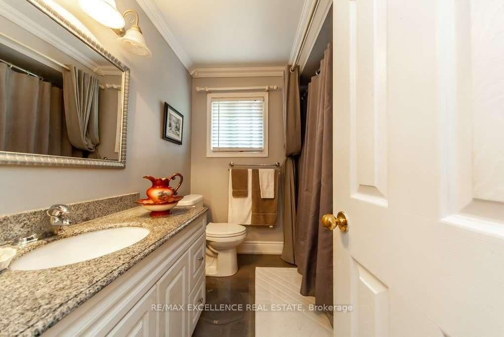 Detached House for sale at 30 Ballycastle Crescent, Brampton, Ontario, L6Z 2T6 - Heart Lake West - MLS: W12982874