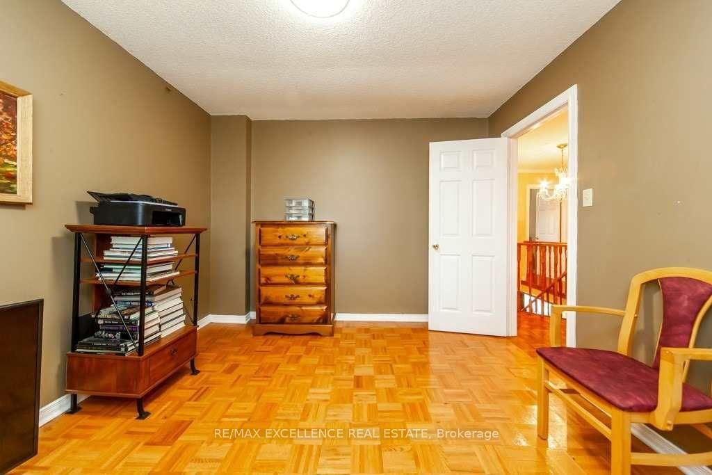 Detached House for sale at 30 Ballycastle Crescent, Brampton, Ontario, L6Z 2T6 - Heart Lake West - MLS: W12982874