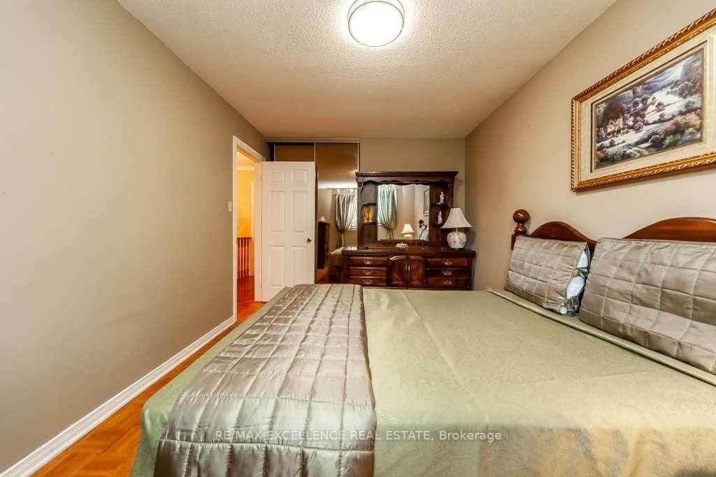 Detached House for sale at 30 Ballycastle Crescent, Brampton, Ontario, L6Z 2T6 - Heart Lake West - MLS: W12982874