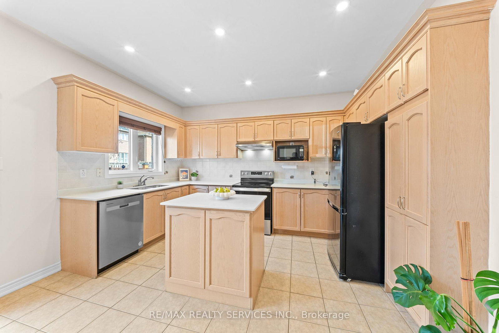 Detached House for sale at 20 Strathdale Road, Brampton, Ontario, L6P 2Y1 - Bram East - MLS: W12982898