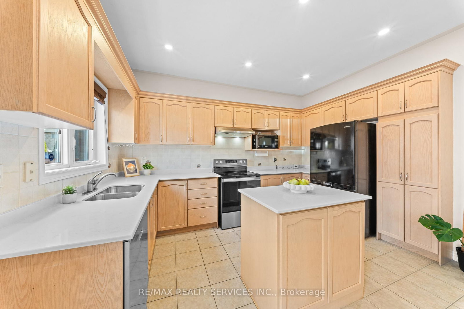 Detached House for sale at 20 Strathdale Road, Brampton, Ontario, L6P 2Y1 - Bram East - MLS: W12982898