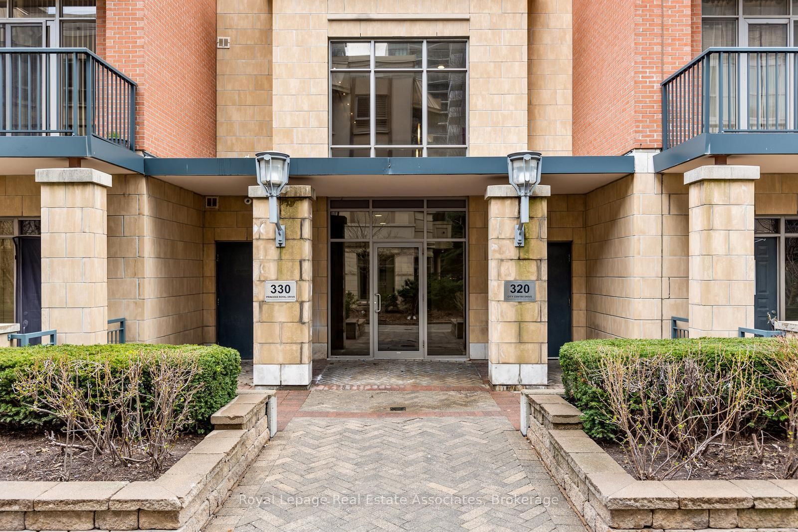 330 Princess Royal Drive, Unit 319 - Photo 5