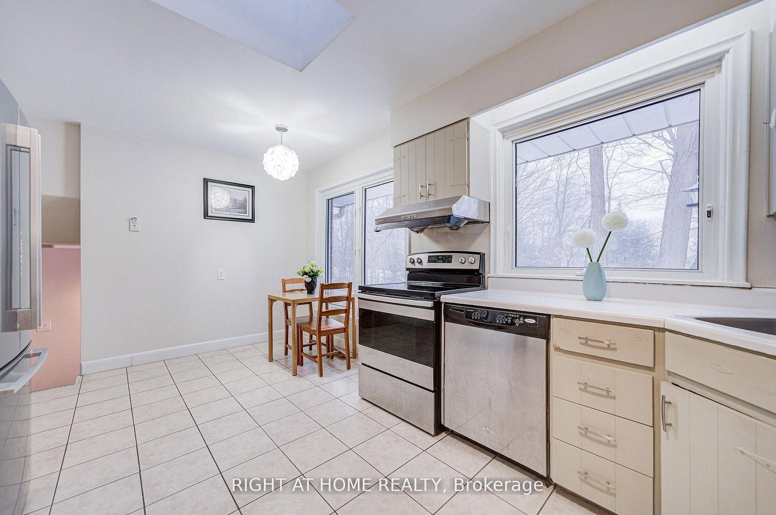 Detached House for sale at 1445 Ryan Place, Mississauga, Ontario, L5C 1J7 - Erindale - MLS: W12982972