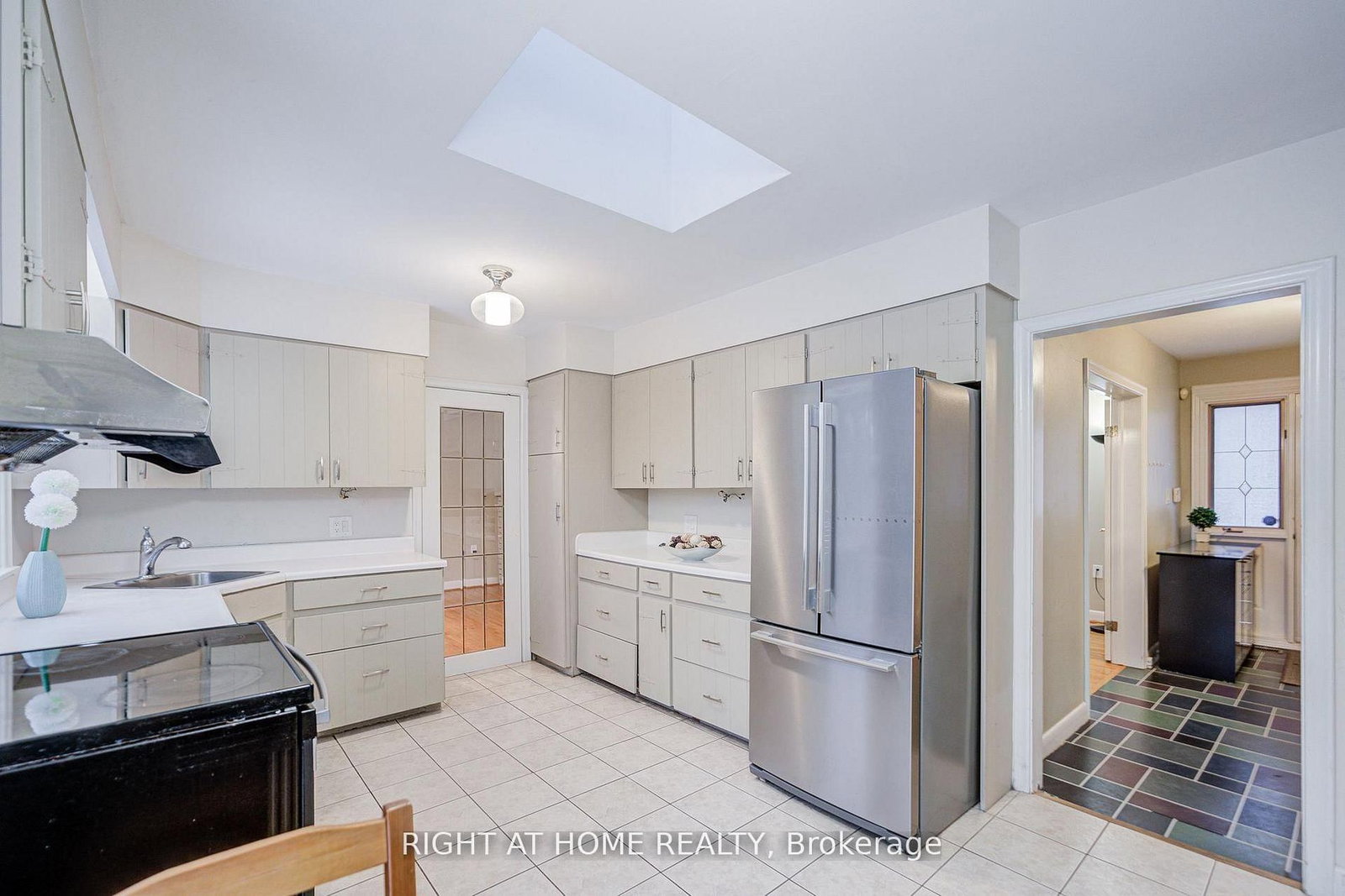 Detached House for sale at 1445 Ryan Place, Mississauga, Ontario, L5C 1J7 - Erindale - MLS: W12982972