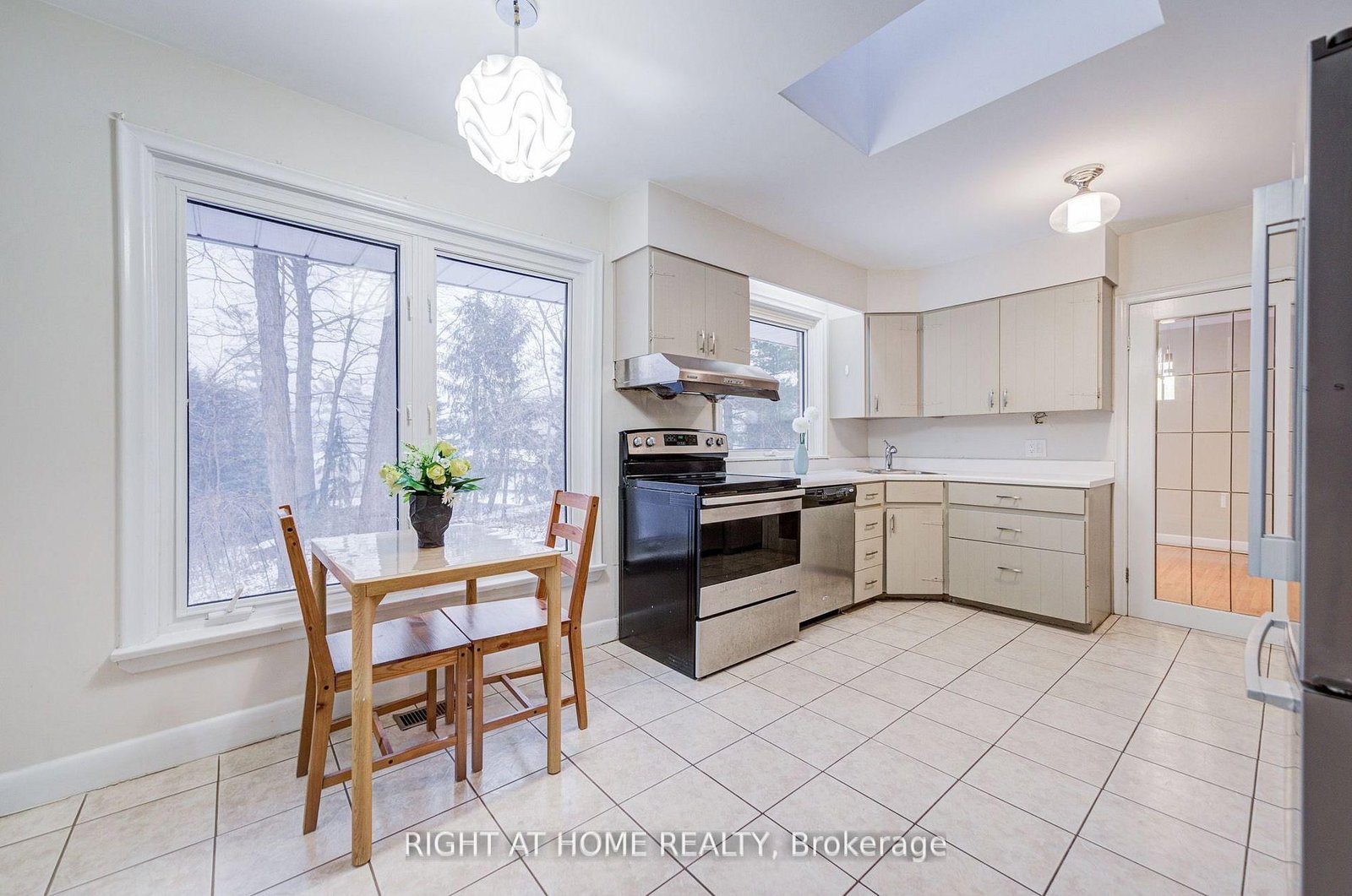 Detached House for sale at 1445 Ryan Place, Mississauga, Ontario, L5C 1J7 - Erindale - MLS: W12982972