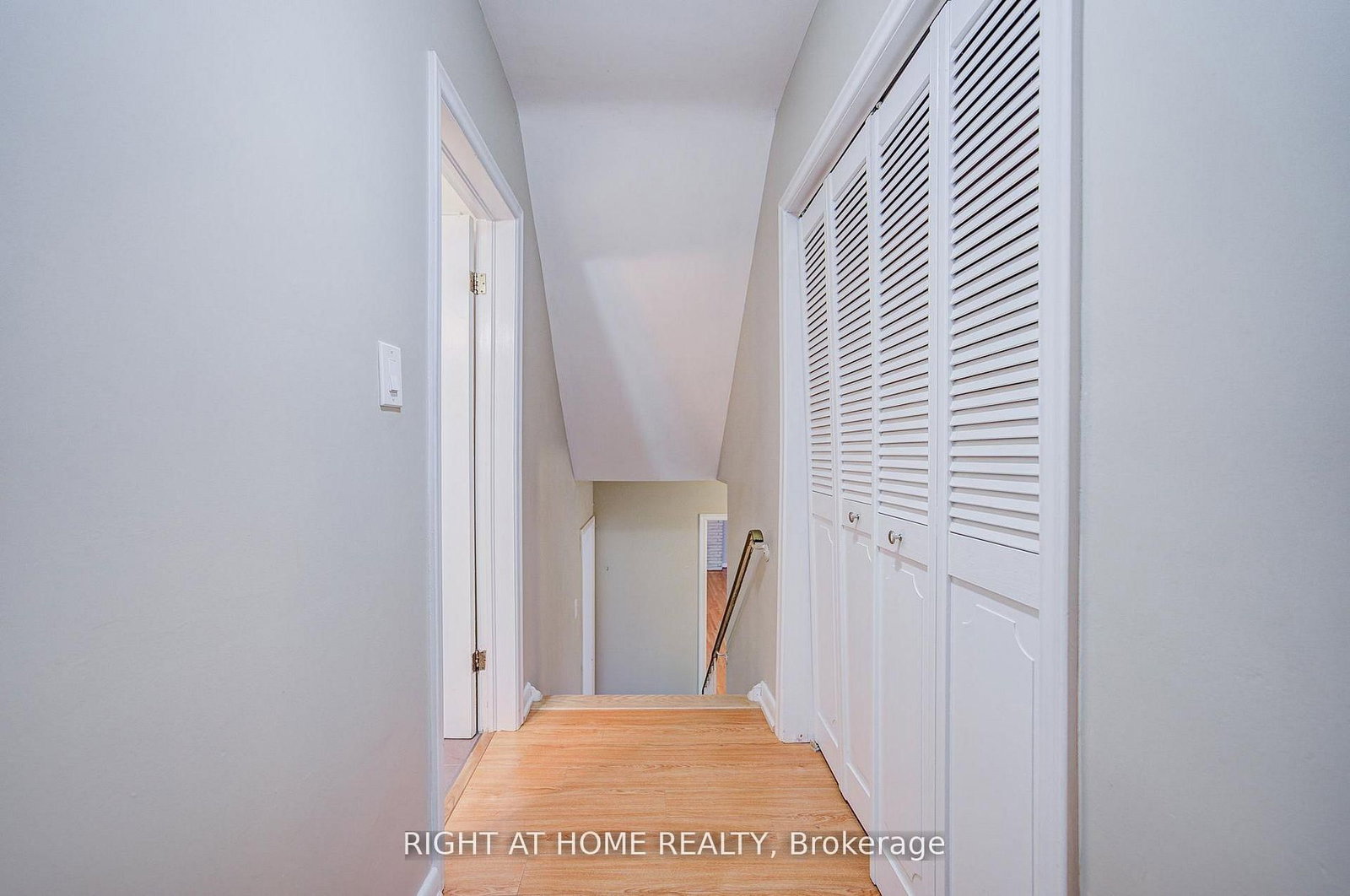 Detached House for sale at 1445 Ryan Place, Mississauga, Ontario, L5C 1J7 - Erindale - MLS: W12982972