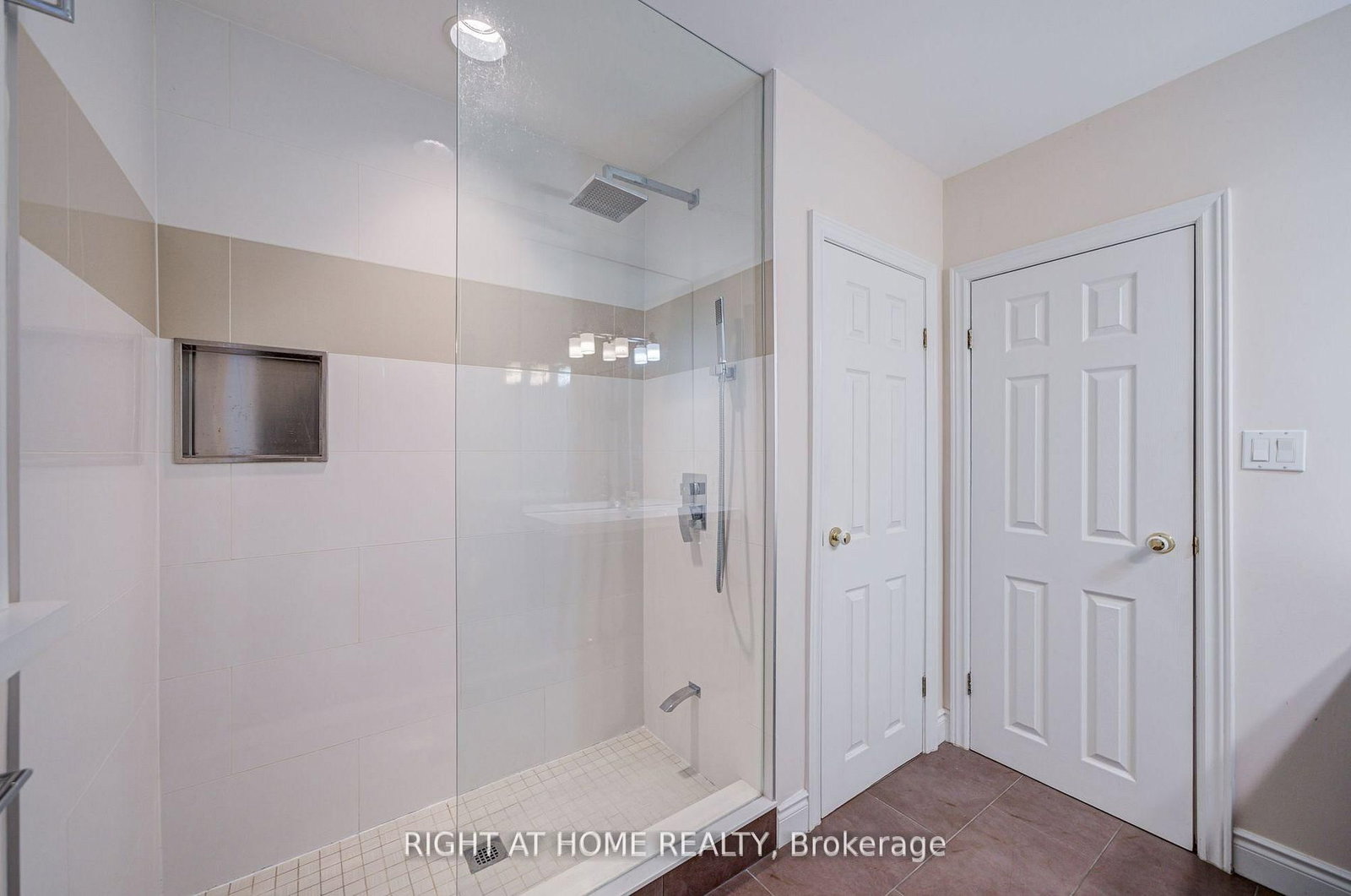 Detached House for sale at 1445 Ryan Place, Mississauga, Ontario, L5C 1J7 - Erindale - MLS: W12982972