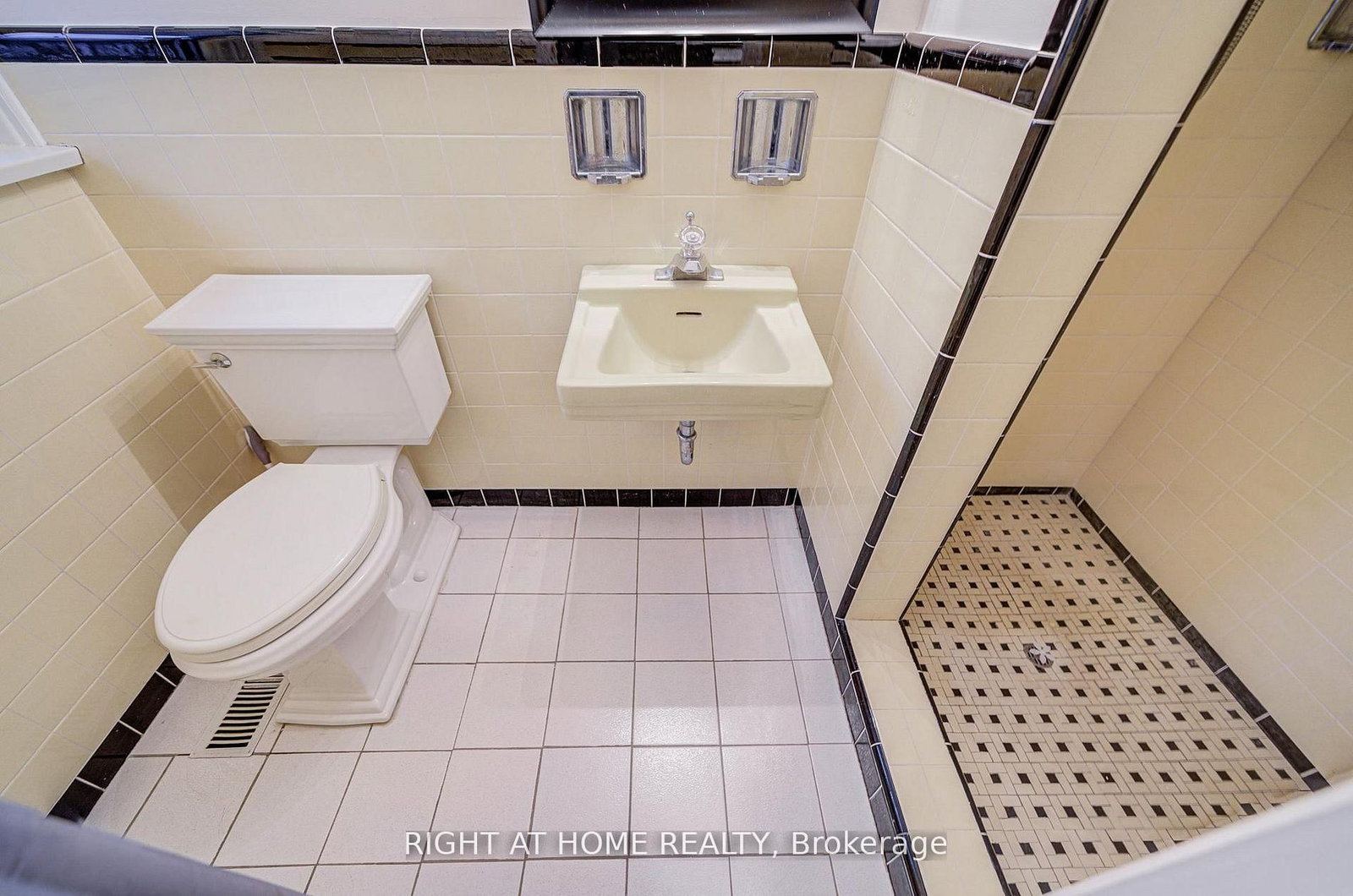 Detached House for sale at 1445 Ryan Place, Mississauga, Ontario, L5C 1J7 - Erindale - MLS: W12982972