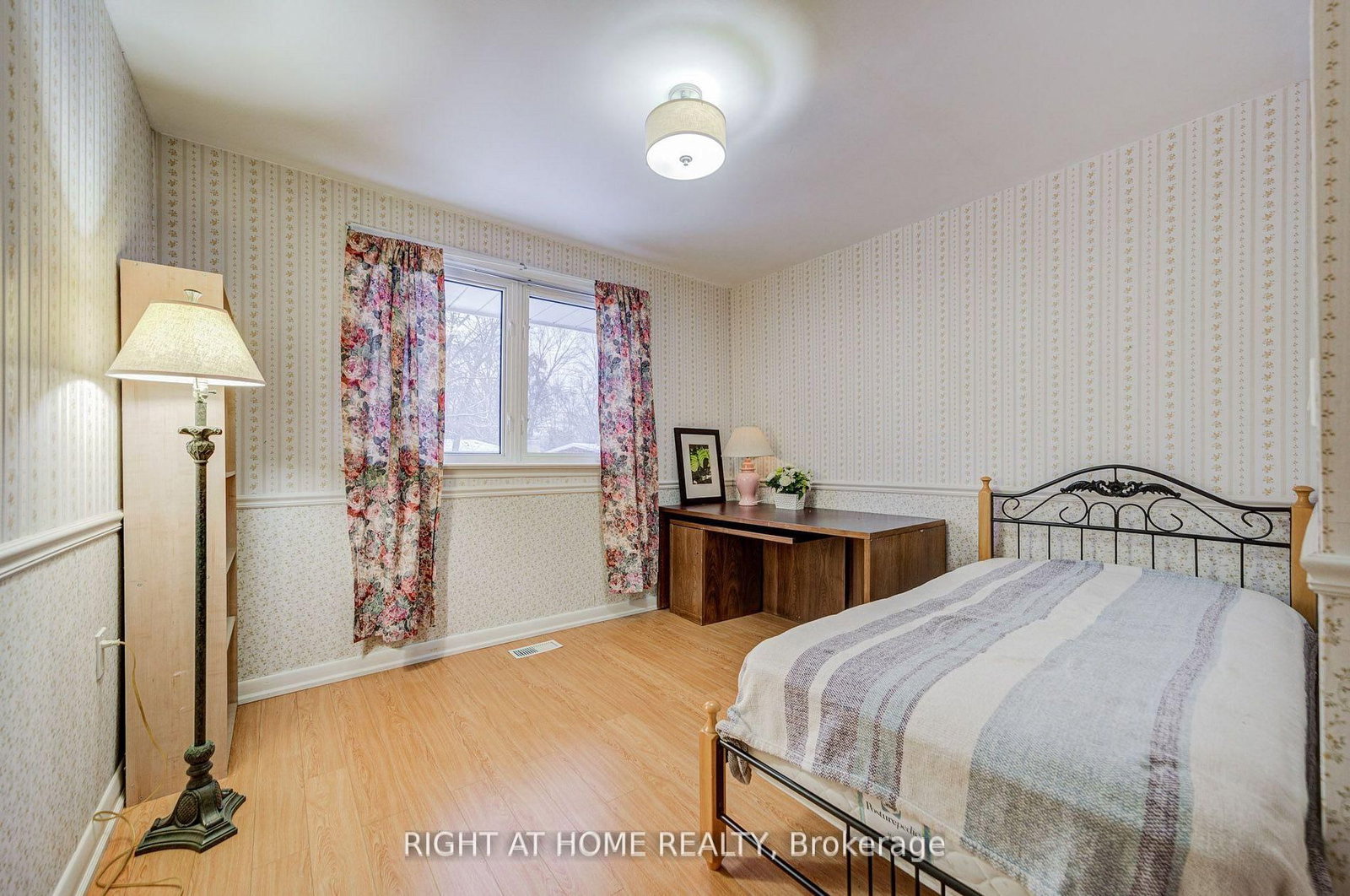 Detached House for sale at 1445 Ryan Place, Mississauga, Ontario, L5C 1J7 - Erindale - MLS: W12982972