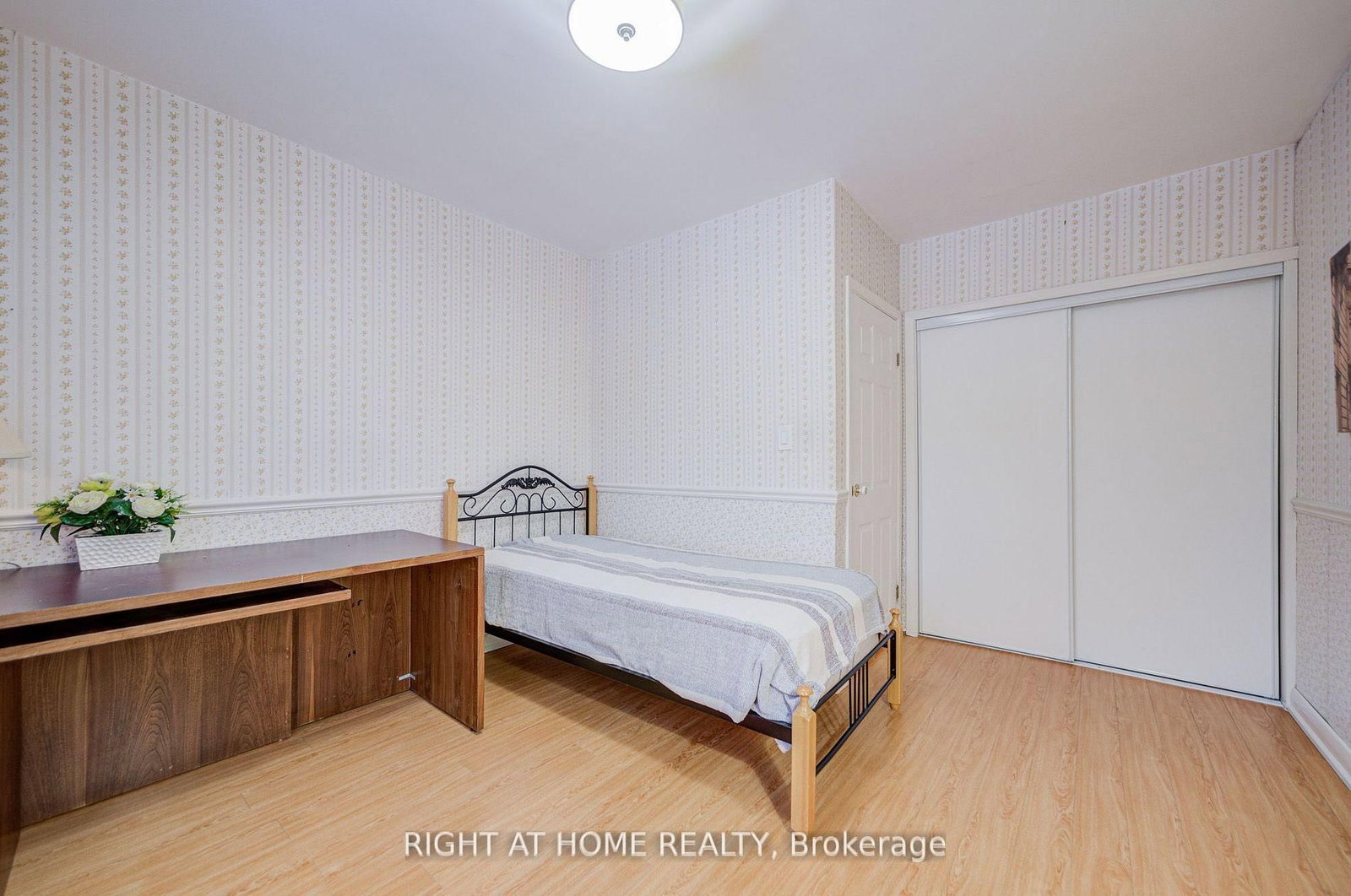 Detached House for sale at 1445 Ryan Place, Mississauga, Ontario, L5C 1J7 - Erindale - MLS: W12982972