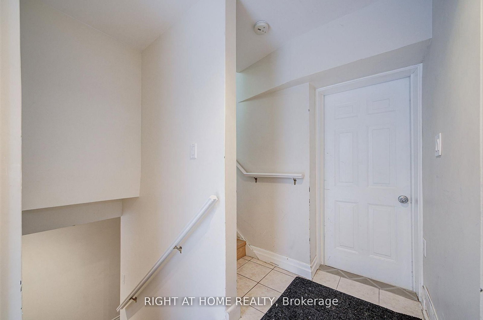 Detached House for sale at 1445 Ryan Place, Mississauga, Ontario, L5C 1J7 - Erindale - MLS: W12982972